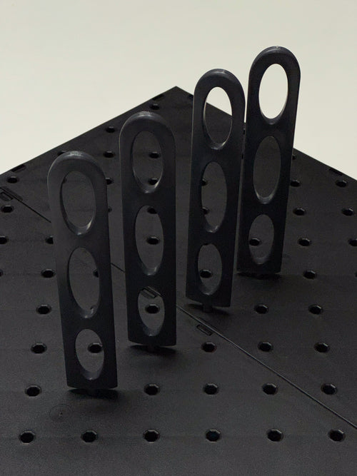 Retaining bracket set